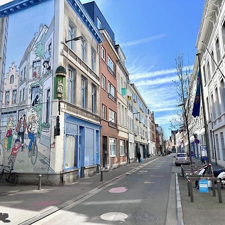Colorful Pop Apartment In The Heart Of Anvers Extérieur photo