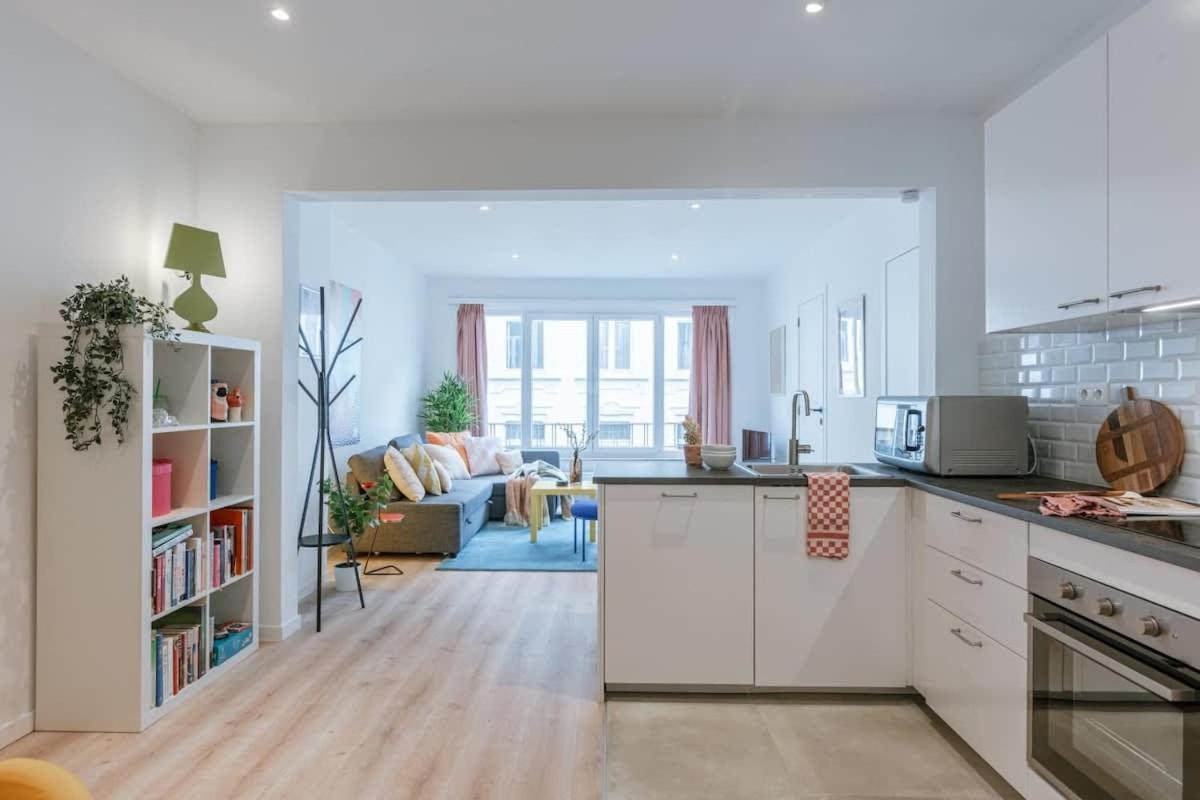 Colorful Pop Apartment In The Heart Of Anvers Extérieur photo