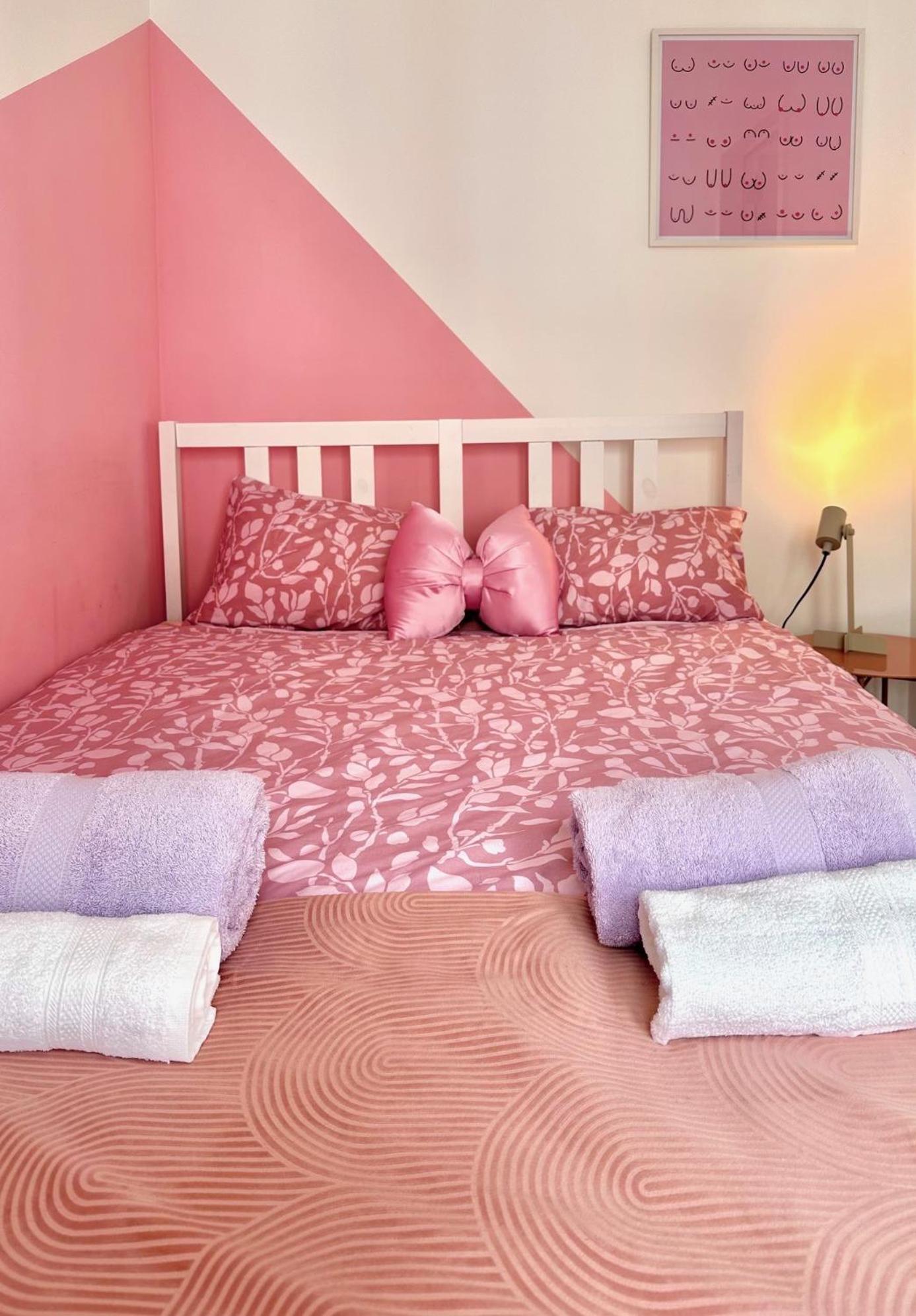 Colorful Pop Apartment In The Heart Of Anvers Extérieur photo