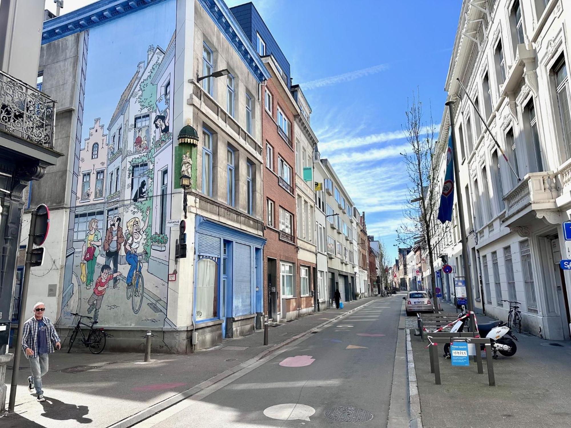 Colorful Pop Apartment In The Heart Of Anvers Extérieur photo